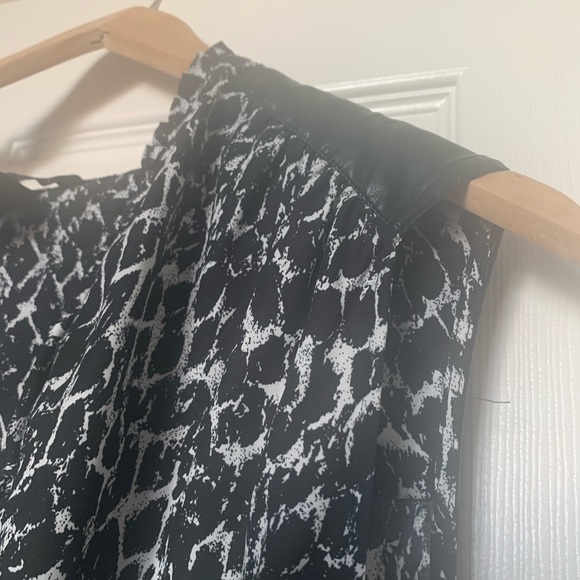 Black and white patterned faux-wrap dress - Picture 2 of 3